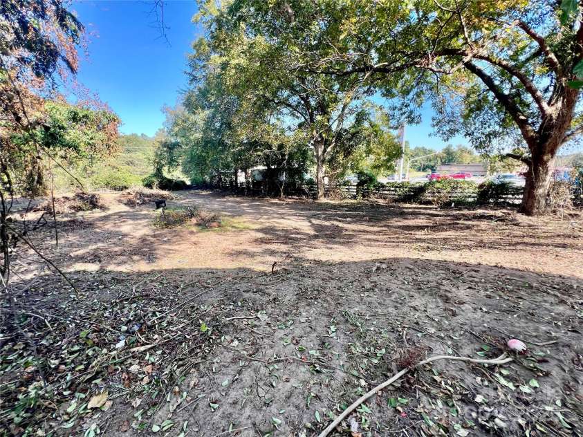 407 Chester Avenue, Great Falls, SC 29055.  MLS# CAR4314272, YatesRealty ID 211. 