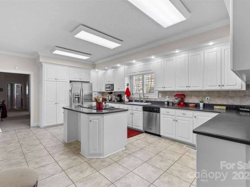 115 Briarcliff Drive, Cheraw, SC 29520.  MLS# CAR4231568, YatesRealty ID 2110. 