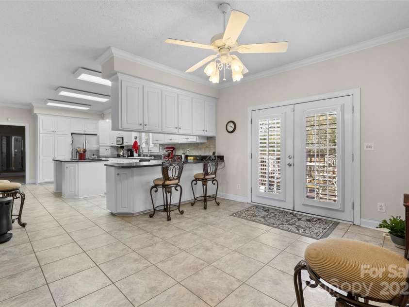 115 Briarcliff Drive, Cheraw, SC 29520.  MLS# CAR4231568, YatesRealty ID 2110. 