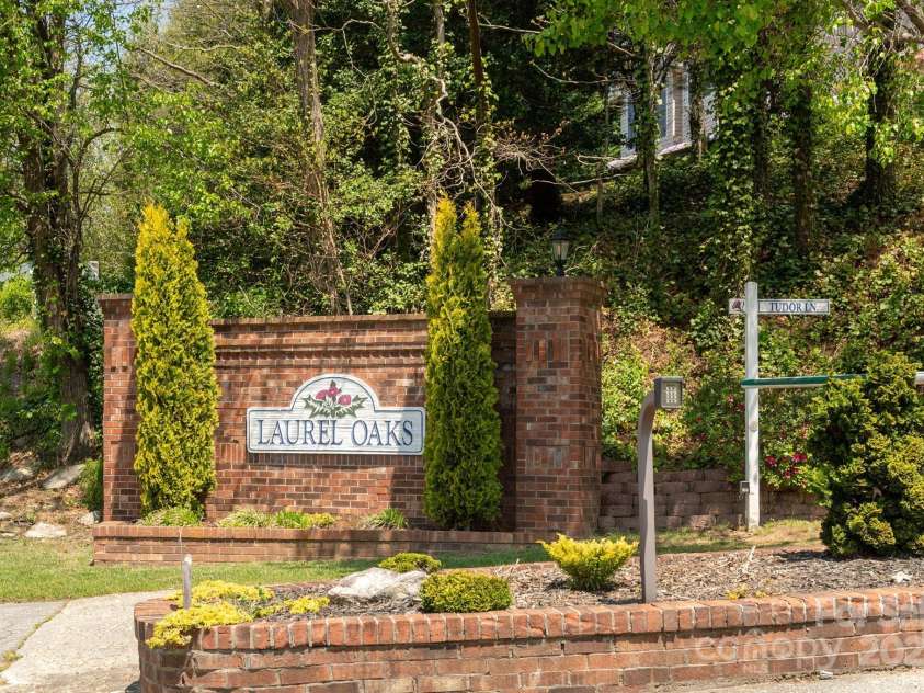 28 Tudor Crescent Court, Hendersonville, NC 28739.  MLS# CAR4255381, YatesRealty ID 21103. 