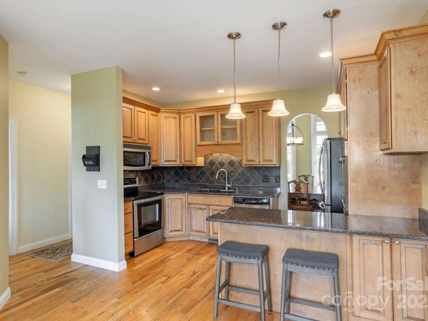 28 Tudor Crescent Court, Hendersonville, NC 28739.  MLS# CAR4255381, YatesRealty ID 21103. 