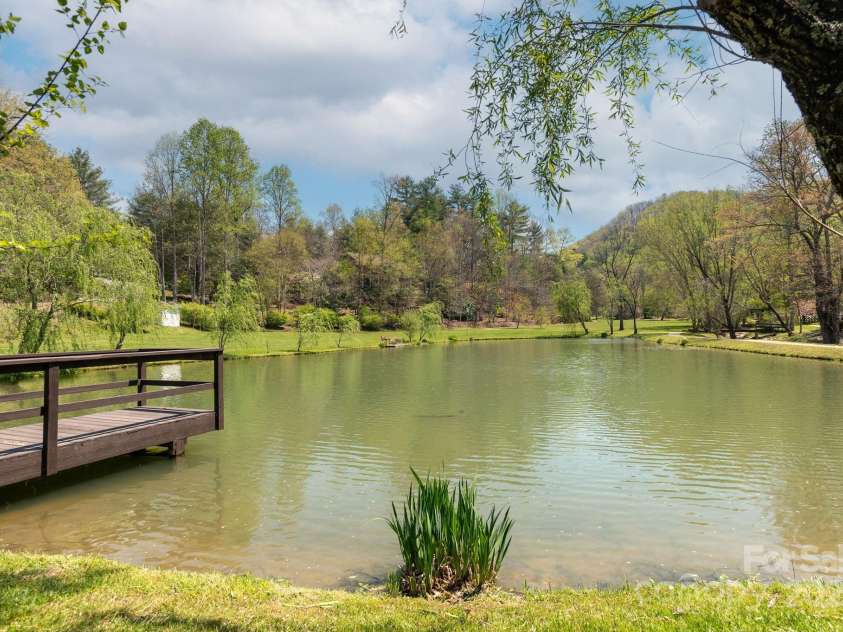 28 Tudor Crescent Court, Hendersonville, NC 28739.  MLS# CAR4255381, YatesRealty ID 21103. 