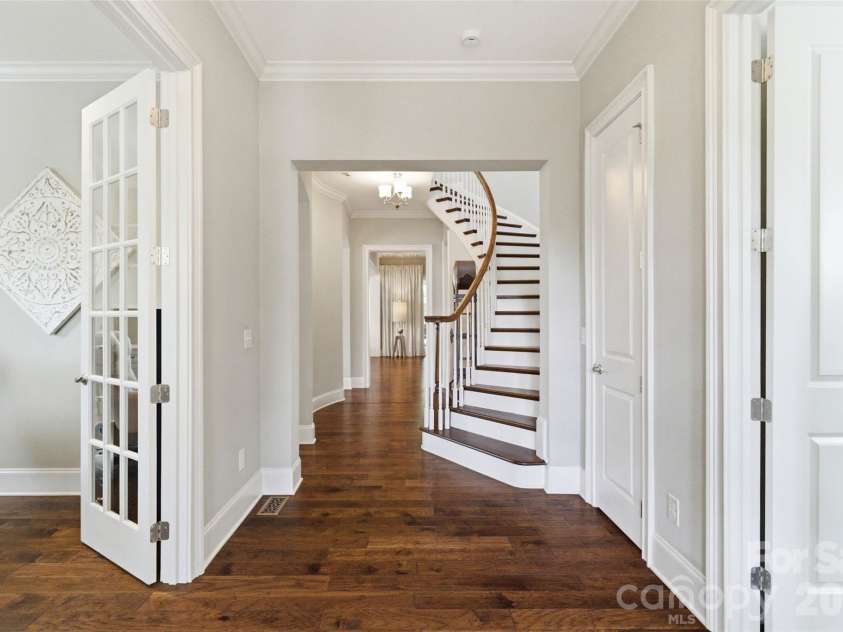 3097 Sherman Drive, Lancaster, SC 29720.  MLS# CAR4366322, YatesRealty ID 21103. Gorgeous twisting staircase