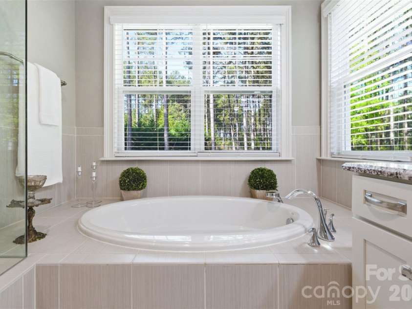 3097 Sherman Drive, Lancaster, SC 29720.  MLS# CAR4366322, YatesRealty ID 21103. Large soaking tub