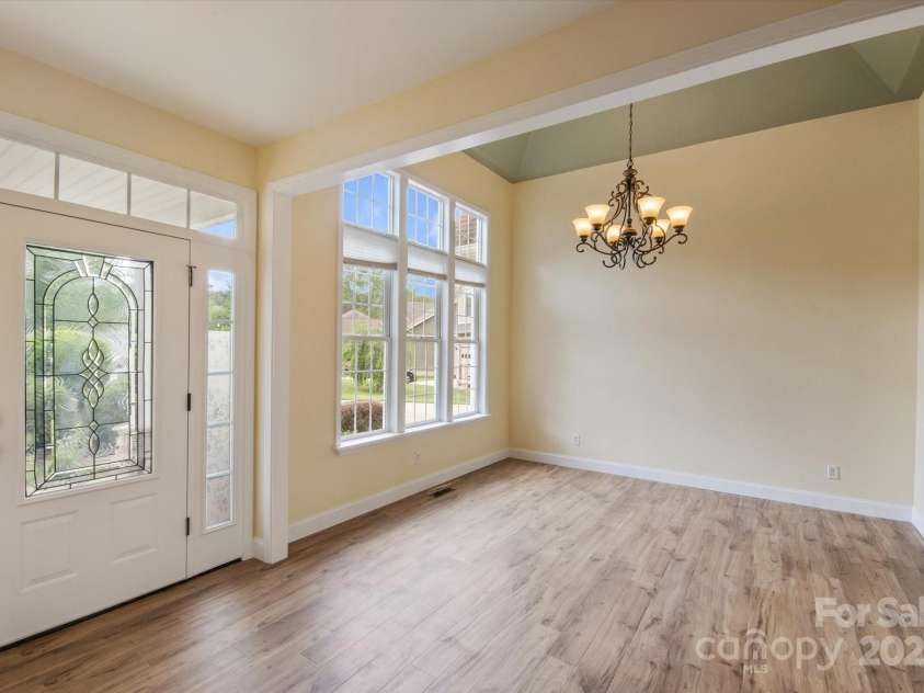 30 Linn Garden Lane, Swannanoa, NC 28778.  MLS# CAR4268908, YatesRealty ID 21104. 