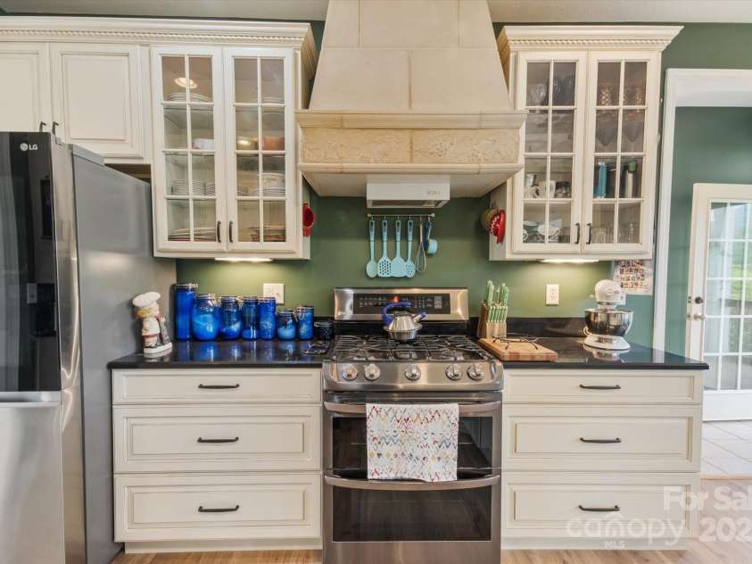 30 Linn Garden Lane, Swannanoa, NC 28778.  MLS# CAR4268908, YatesRealty ID 21104. 