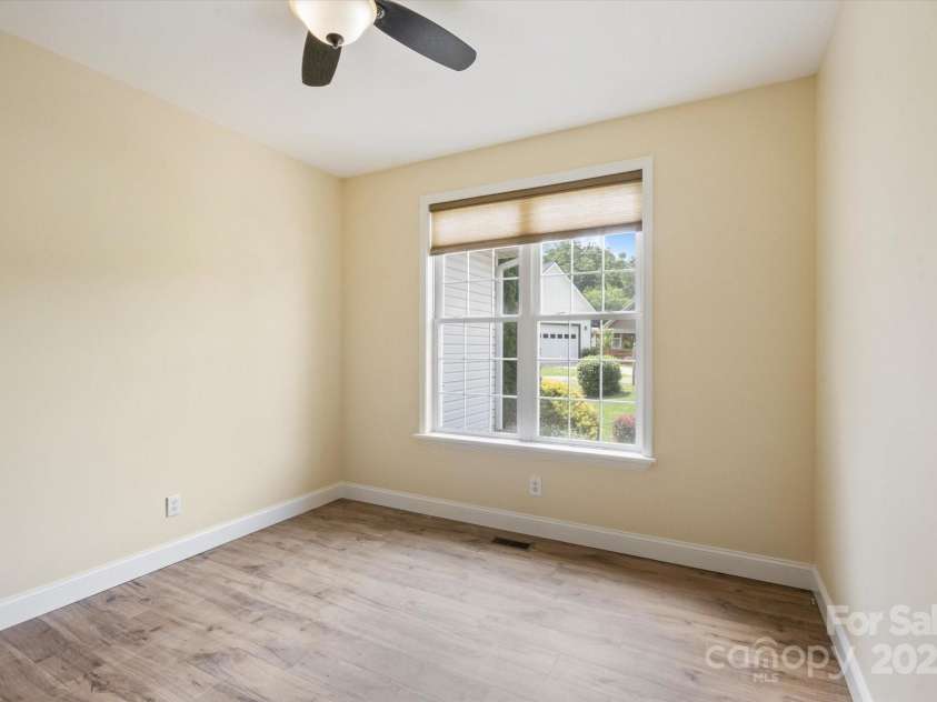 30 Linn Garden Lane, Swannanoa, NC 28778.  MLS# CAR4268908, YatesRealty ID 21104. 
