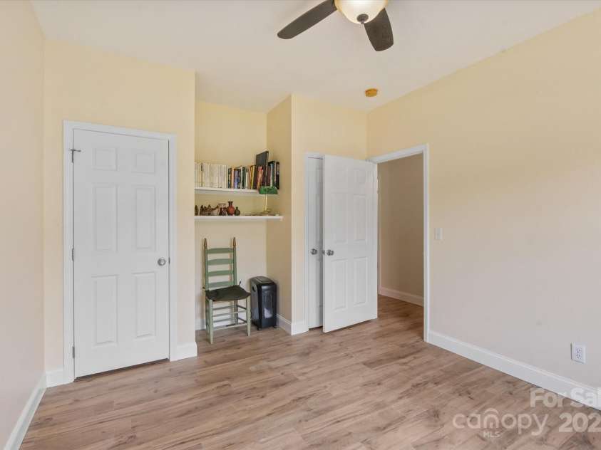 30 Linn Garden Lane, Swannanoa, NC 28778.  MLS# CAR4268908, YatesRealty ID 21104. 