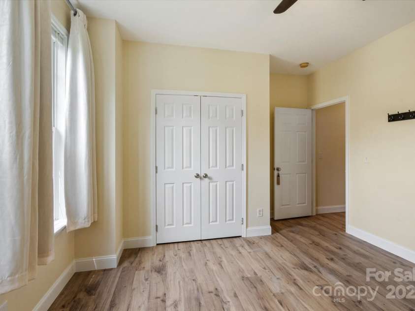 30 Linn Garden Lane, Swannanoa, NC 28778.  MLS# CAR4268908, YatesRealty ID 21104. 