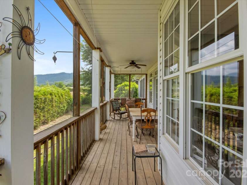 30 Linn Garden Lane, Swannanoa, NC 28778.  MLS# CAR4268908, YatesRealty ID 21104. 