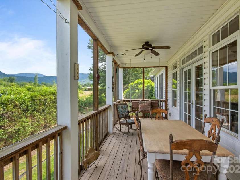 30 Linn Garden Lane, Swannanoa, NC 28778.  MLS# CAR4268908, YatesRealty ID 21104. 