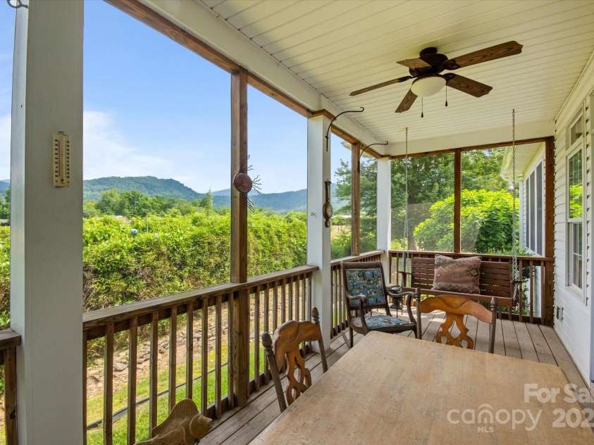 30 Linn Garden Lane, Swannanoa, NC 28778.  MLS# CAR4268908, YatesRealty ID 21104. 
