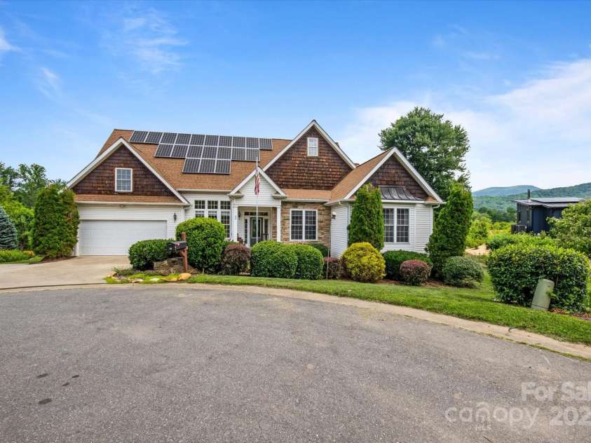 30 Linn Garden Lane, Swannanoa, NC 28778.  MLS# CAR4268908, YatesRealty ID 21104. 