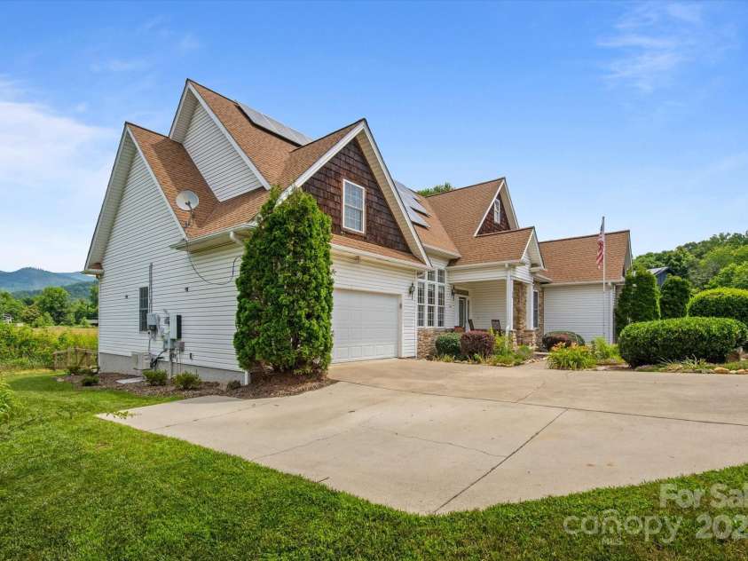 30 Linn Garden Lane, Swannanoa, NC 28778.  MLS# CAR4268908, YatesRealty ID 21104. 