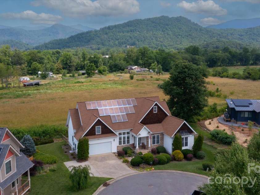 30 Linn Garden Lane, Swannanoa, NC 28778.  MLS# CAR4268908, YatesRealty ID 21104. 