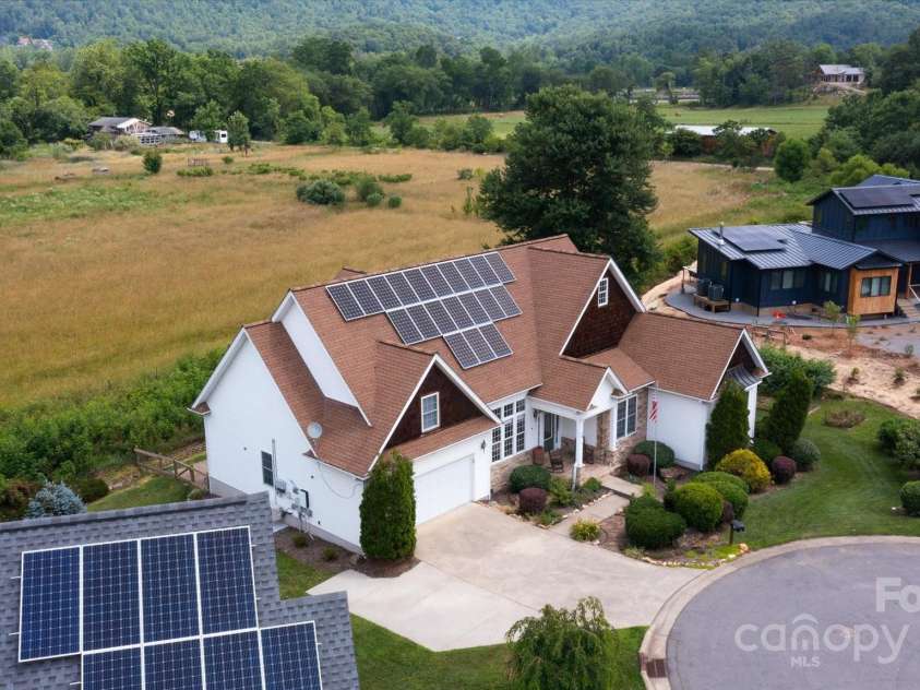 30 Linn Garden Lane, Swannanoa, NC 28778.  MLS# CAR4268908, YatesRealty ID 21104. 