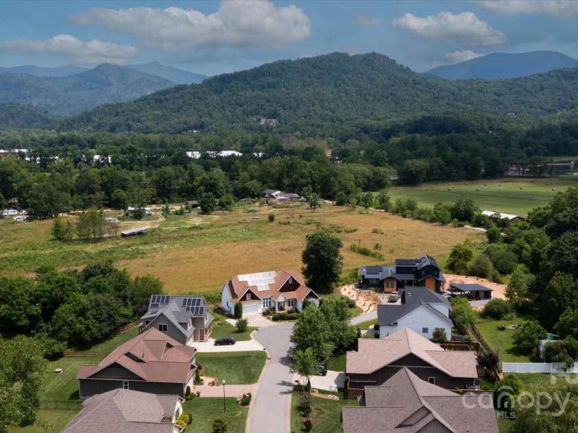 30 Linn Garden Lane, Swannanoa, NC 28778.  MLS# CAR4268908, YatesRealty ID 21104. 
