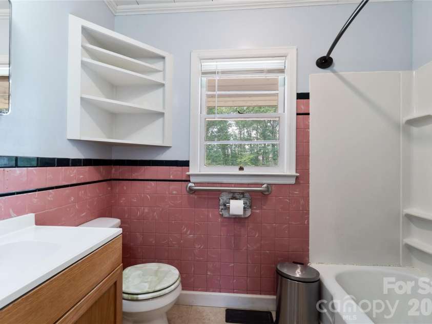 421 Passaic Street, Peachland, NC 28133.  MLS# CAR4379991, YatesRealty ID 21104. Full bathroom.
