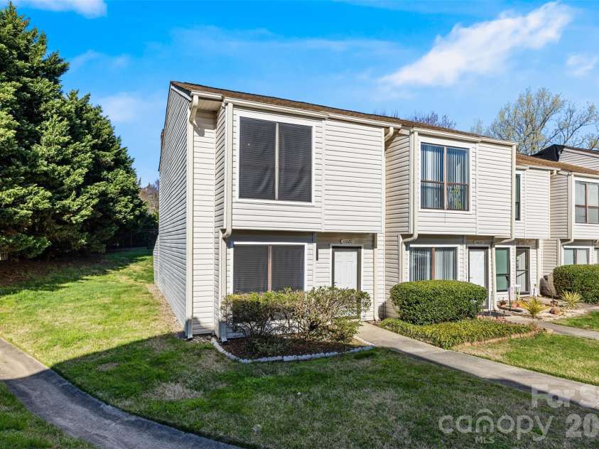 11020 Carmel Crossing Road, Charlotte, NC 28226.  MLS# CAR4355122, YatesRealty ID 21105. 