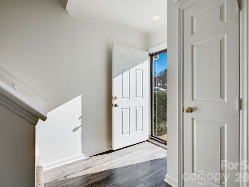 11020 Carmel Crossing Road, Charlotte, NC 28226.  MLS# CAR4355122, YatesRealty ID 21105. 