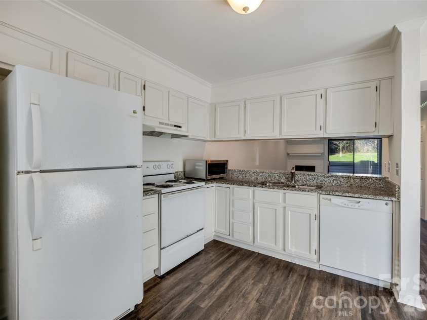 11020 Carmel Crossing Road, Charlotte, NC 28226.  MLS# CAR4355122, YatesRealty ID 21105. 