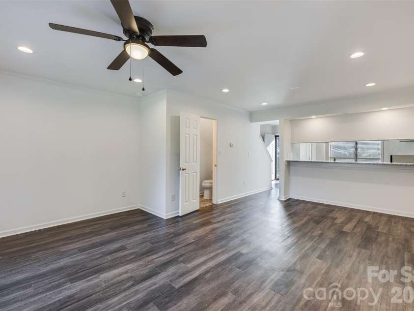 11020 Carmel Crossing Road, Charlotte, NC 28226.  MLS# CAR4355122, YatesRealty ID 21105. 