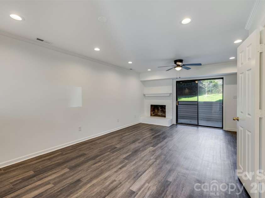 11020 Carmel Crossing Road, Charlotte, NC 28226.  MLS# CAR4355122, YatesRealty ID 21105. 