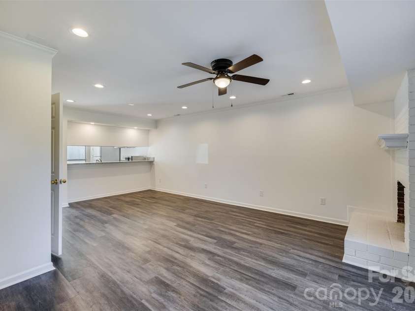 11020 Carmel Crossing Road, Charlotte, NC 28226.  MLS# CAR4355122, YatesRealty ID 21105. 