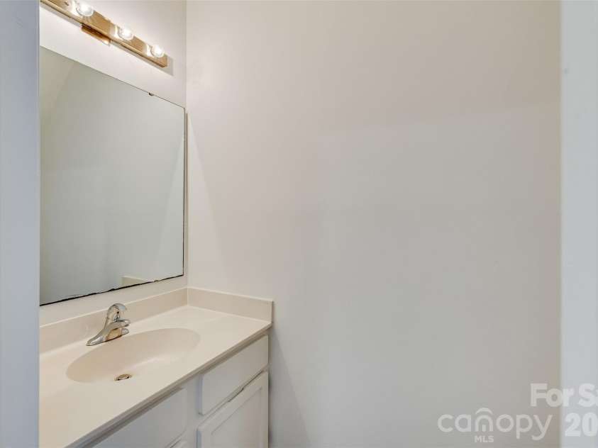 11020 Carmel Crossing Road, Charlotte, NC 28226.  MLS# CAR4355122, YatesRealty ID 21105. 