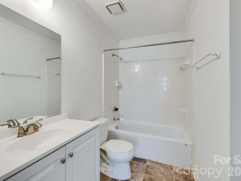 11020 Carmel Crossing Road, Charlotte, NC 28226.  MLS# CAR4355122, YatesRealty ID 21105. 