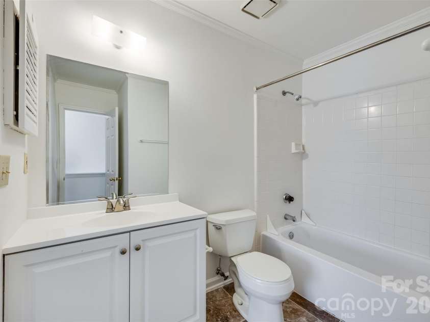 11020 Carmel Crossing Road, Charlotte, NC 28226.  MLS# CAR4355122, YatesRealty ID 21105. 