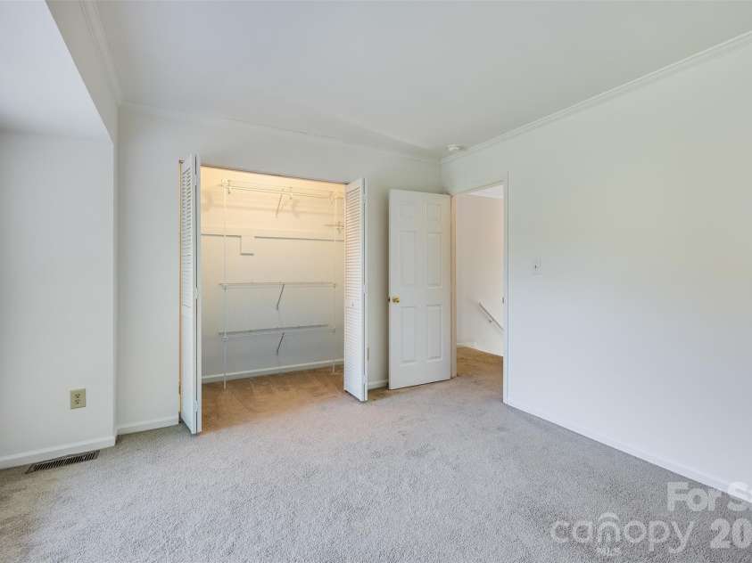 11020 Carmel Crossing Road, Charlotte, NC 28226.  MLS# CAR4355122, YatesRealty ID 21105. 