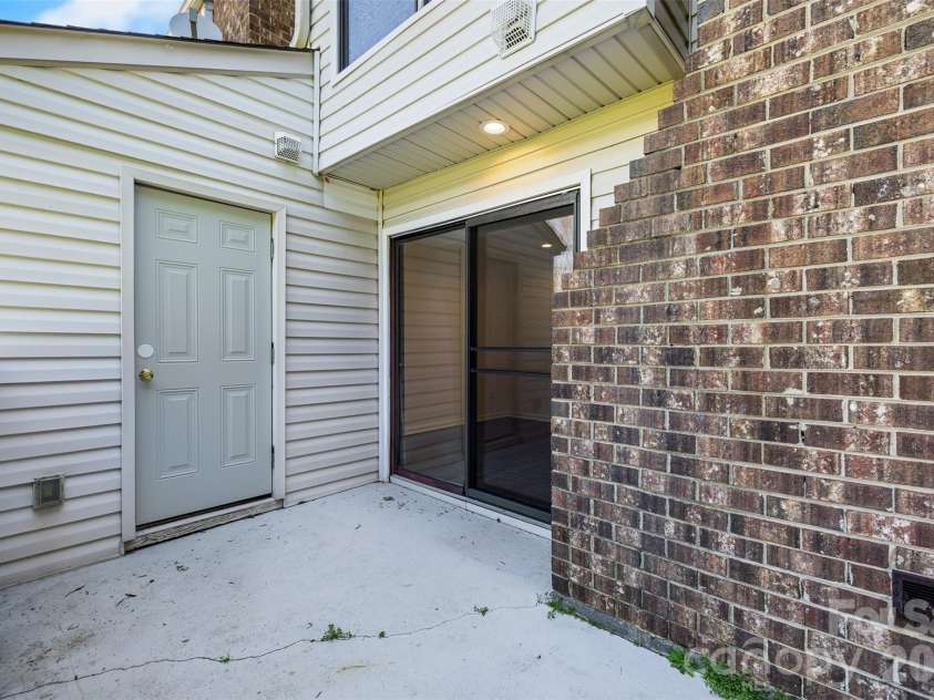 11020 Carmel Crossing Road, Charlotte, NC 28226.  MLS# CAR4355122, YatesRealty ID 21105. 