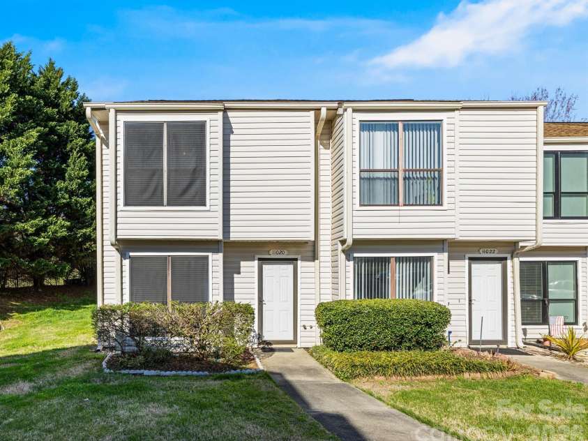11020 Carmel Crossing Road, Charlotte, NC 28226.  MLS# CAR4355122, YatesRealty ID 21105. 
