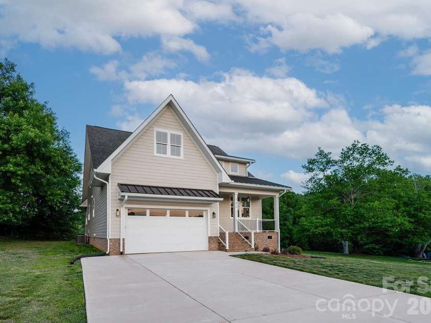 102 Starmount Drive, Kings Mountain, NC 28086.  MLS# CAR4376237, YatesRealty ID 21107. 