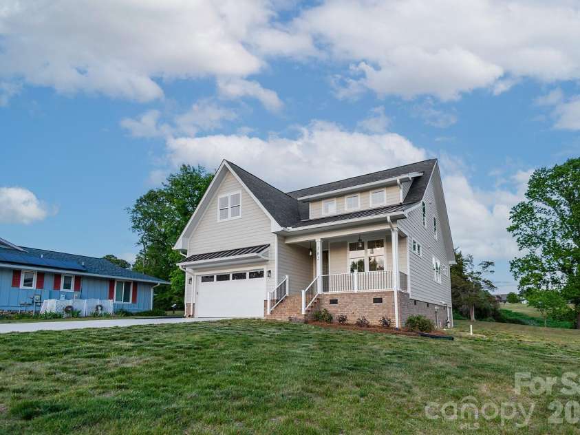 102 Starmount Drive, Kings Mountain, NC 28086.  MLS# CAR4376237, YatesRealty ID 21107. 