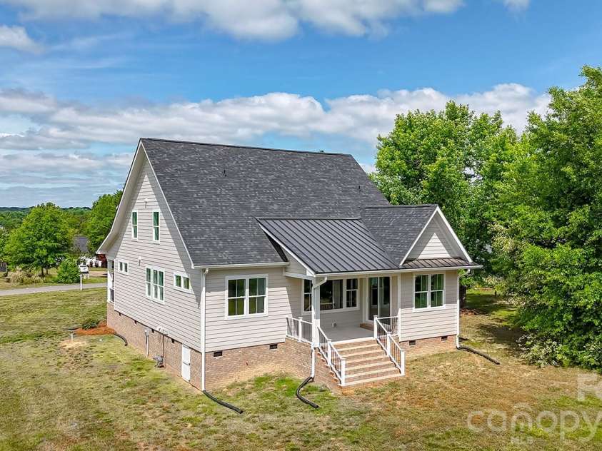 102 Starmount Drive, Kings Mountain, NC 28086.  MLS# CAR4376237, YatesRealty ID 21107. 