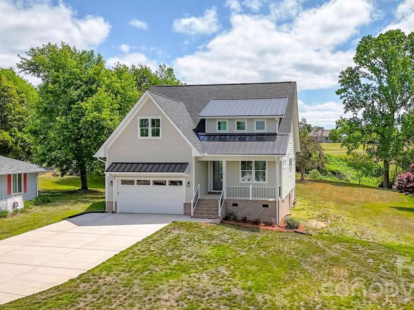 102 Starmount Drive, Kings Mountain, NC 28086.  MLS# CAR4376237, YatesRealty ID 21107. 