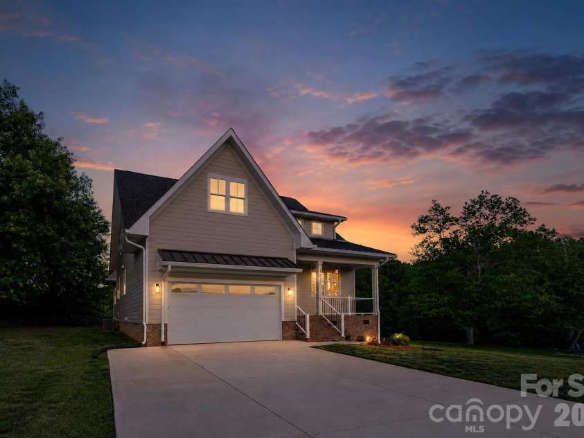 102 Starmount Drive, Kings Mountain, NC 28086.  MLS# CAR4376237, YatesRealty ID 21107. 