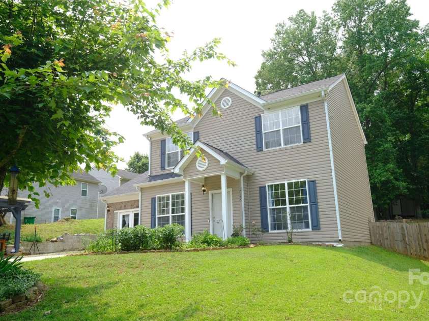 7046 Dorn Circle, Charlotte, NC 28212.  MLS# CAR4265262, YatesRealty ID 21107. 