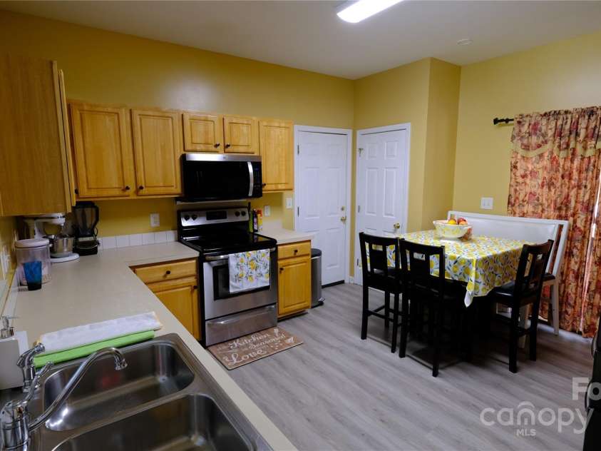 7046 Dorn Circle, Charlotte, NC 28212.  MLS# CAR4265262, YatesRealty ID 21107. 