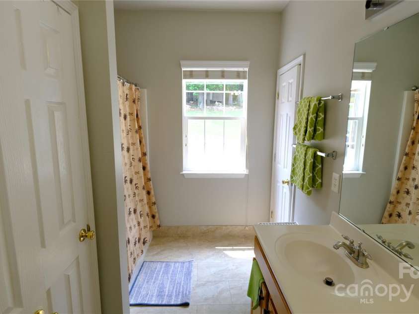 7046 Dorn Circle, Charlotte, NC 28212.  MLS# CAR4265262, YatesRealty ID 21107. 