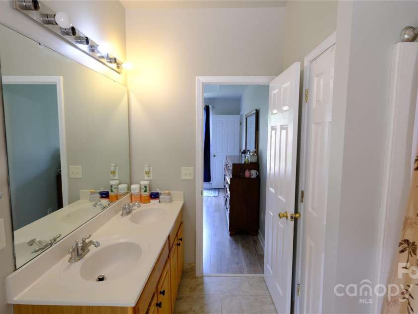 7046 Dorn Circle, Charlotte, NC 28212.  MLS# CAR4265262, YatesRealty ID 21107. 