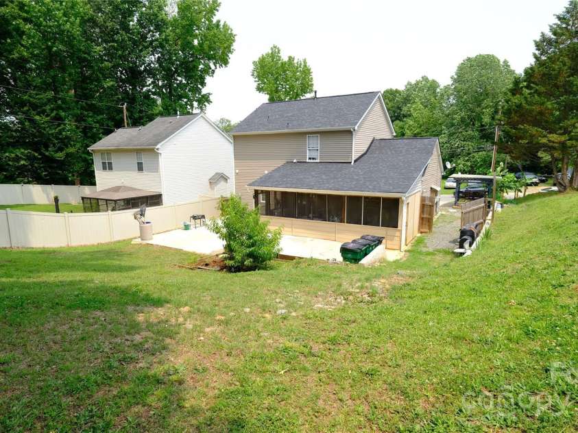 7046 Dorn Circle, Charlotte, NC 28212.  MLS# CAR4265262, YatesRealty ID 21107. 