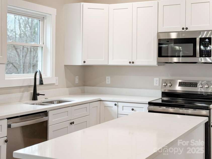 115 Northbend Drive, Asheville, NC 28804.  MLS# CAR4196714, YatesRealty ID 21108. 