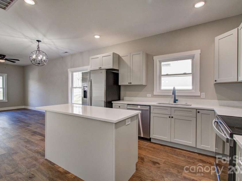 115 Northbend Drive, Asheville, NC 28804.  MLS# CAR4196714, YatesRealty ID 21108. 