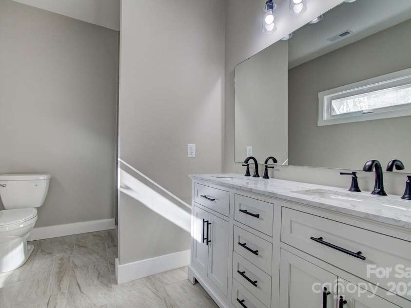 115 Northbend Drive, Asheville, NC 28804.  MLS# CAR4196714, YatesRealty ID 21108. 