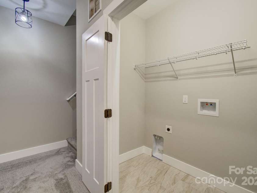 115 Northbend Drive, Asheville, NC 28804.  MLS# CAR4196714, YatesRealty ID 21108. 