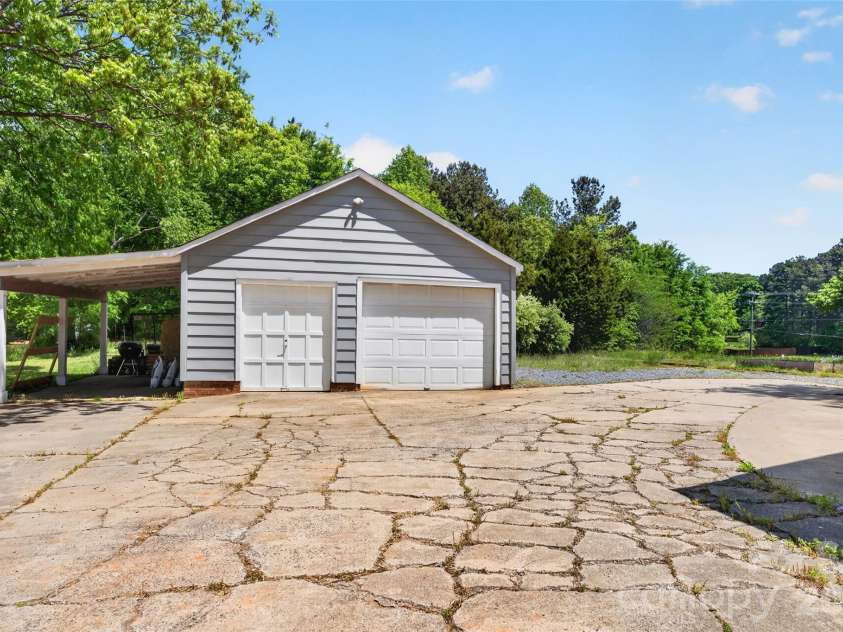 581 Hicks Creek Road, Troutman, NC 28166.  MLS# CAR4378036, YatesRealty ID 21108. 