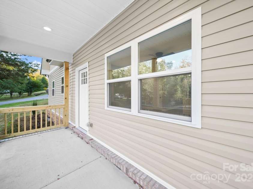 400 El Bethel Road, Kings Mountain, NC 28086.  MLS# CAR4315708, YatesRealty ID 2111. Front Porch